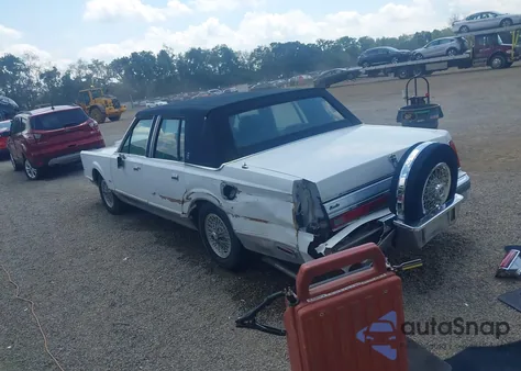 1988 Lincoln Town Car Signature из США, поврежденный, VIN 1LNBM82F6JY657266